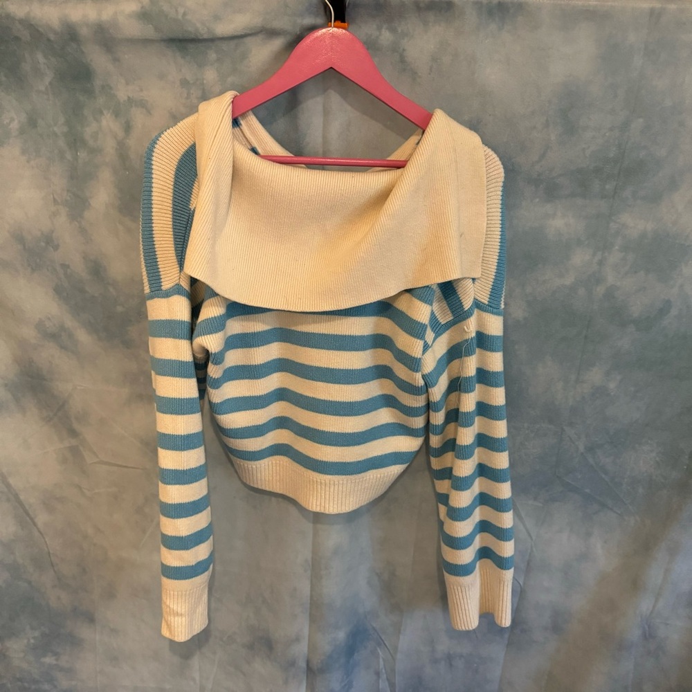 Simply Jules blue and white striped cropped sweater • size medium 

5 - Picture 3 of 4